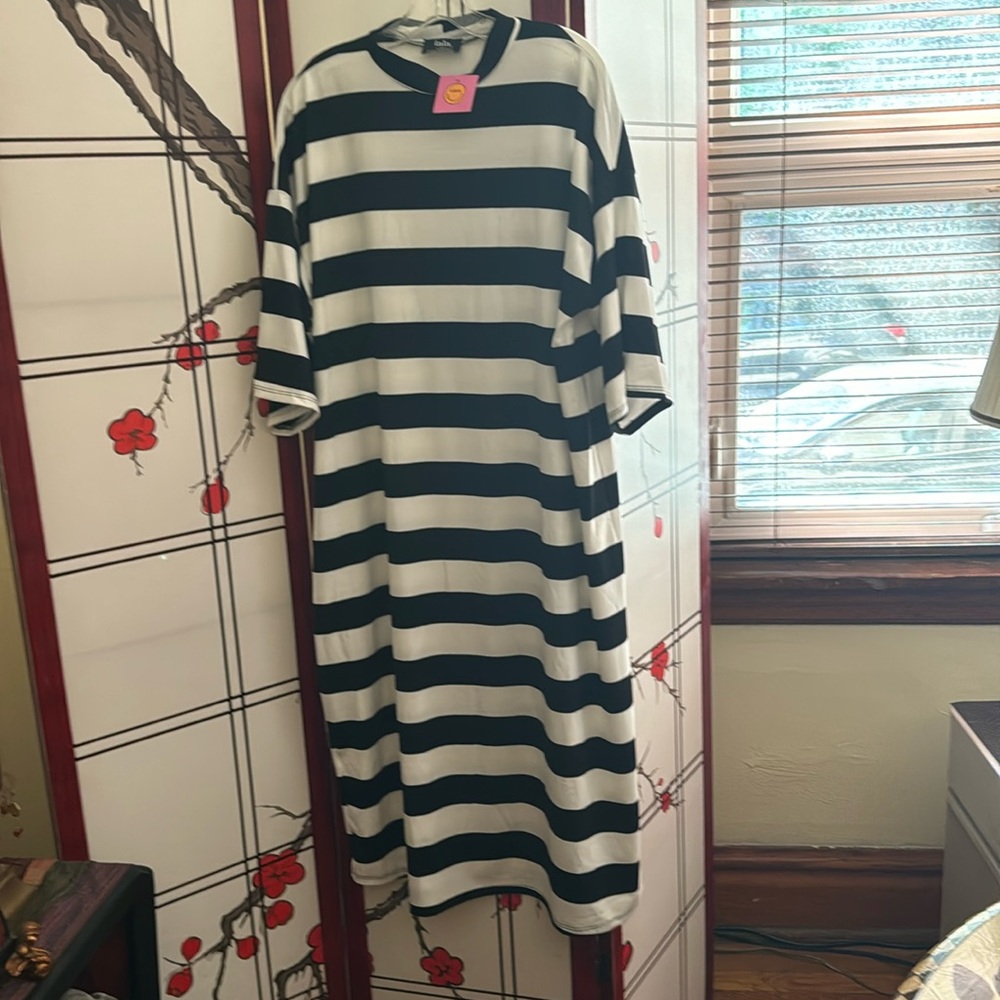 Long midi blk/wht knit” Lala” dress